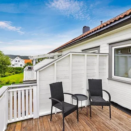 Daire Centrally Located In Kristiansand, Four Bedrooms *